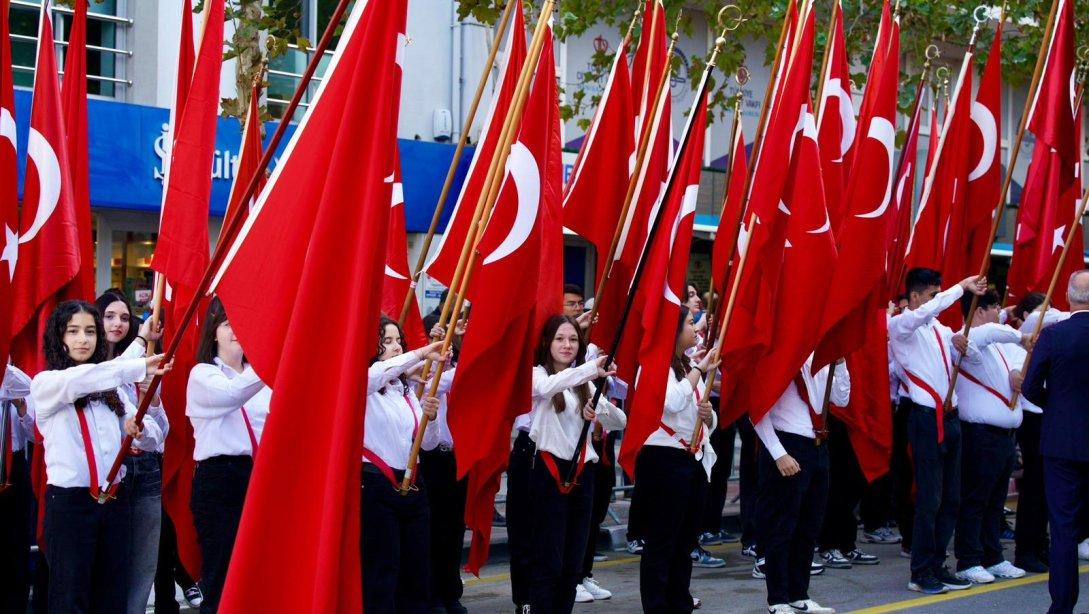 TÜRKİYE CUMHURİYETİ'NİN KURULUŞUNUN 101. YILI MANİSA'DA COŞKUYLA KUTLANDI